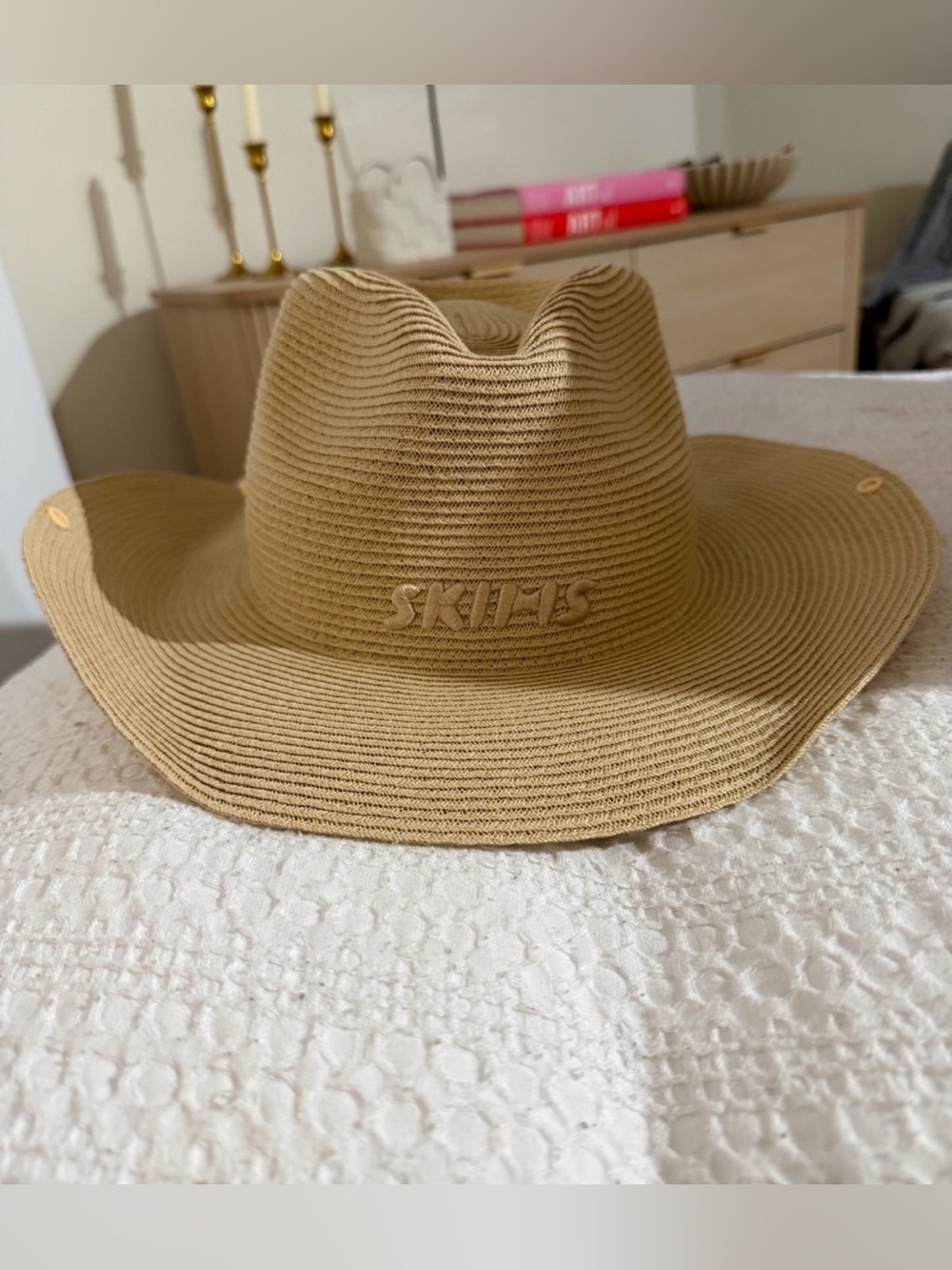SKIMS Woven Side Snap Hat - Picture 7 of 8
